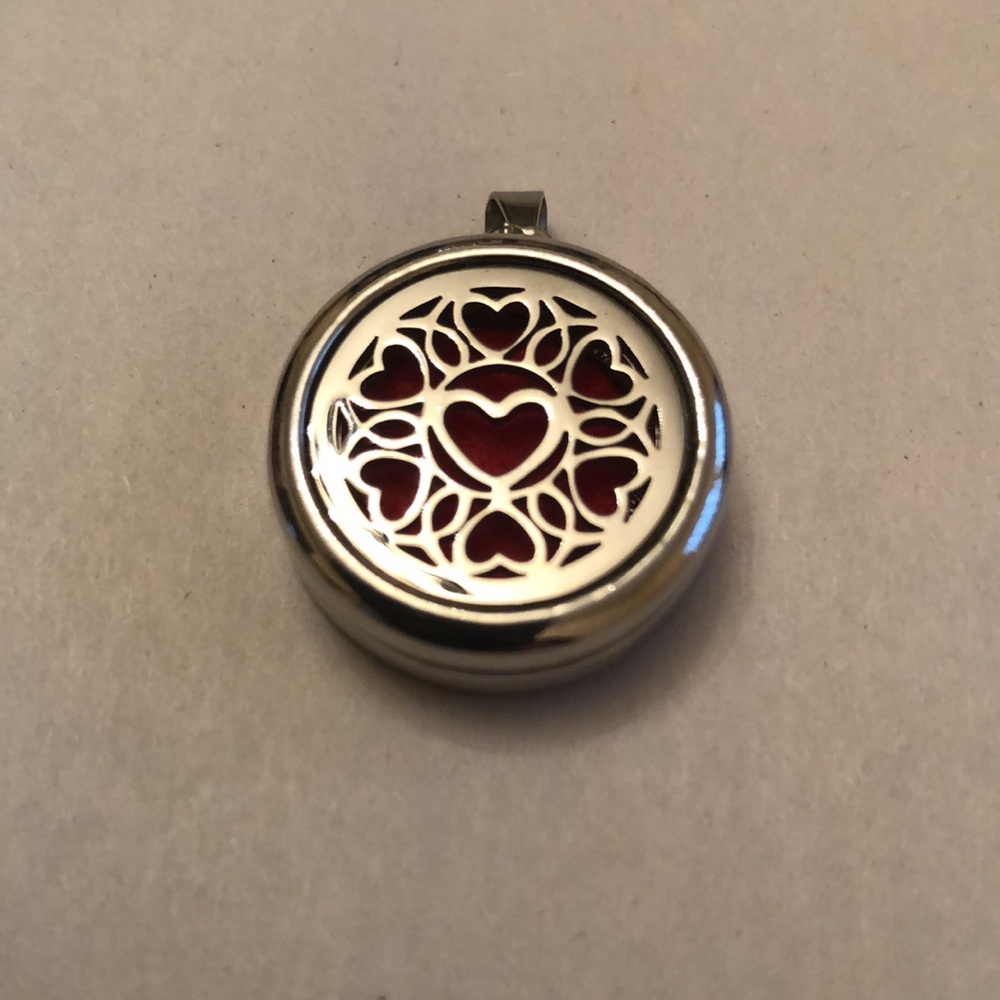 Heart, Aromatherapy Necklace, Pendant, Extra Diffuser Tab - Picture 2 of 9